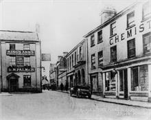 Kings Arms St., North Walsham. Oliver's Chemist on the right later became Oliver & Griston, Chemist & Optician after W.W.I.