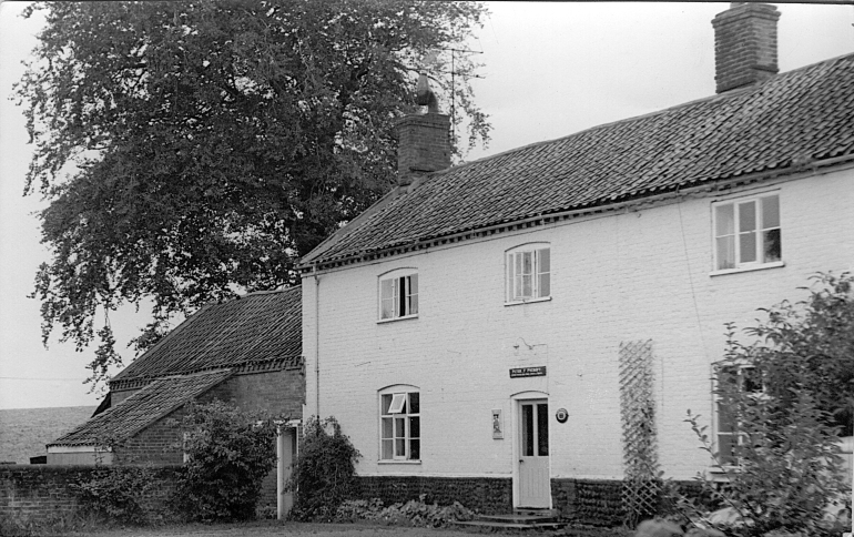 Photograph. The Bluebell Public House (North Walsham Archive).