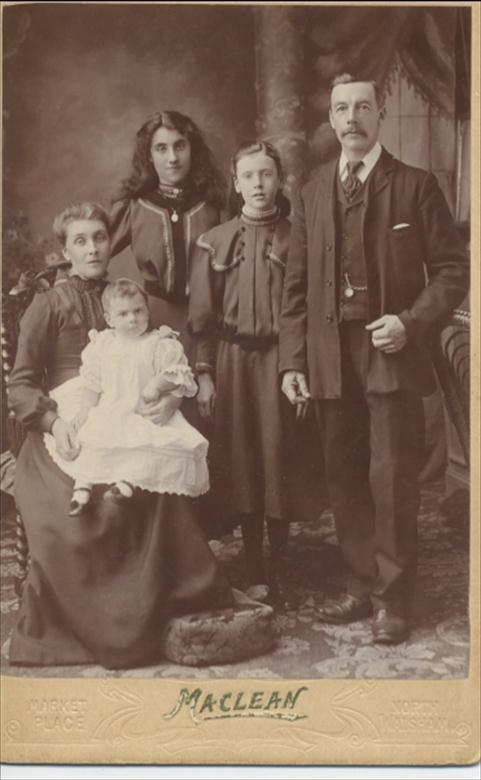 Photograph. The family of Winnifred Smith (North Walsham Archive).