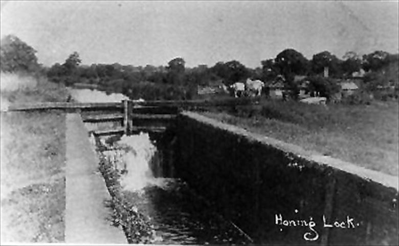 Photograph. Honing Lock, also called Dilham Lock, on the North Walsham-Dilham Canal. Ling collection. (North Walsham Archive).