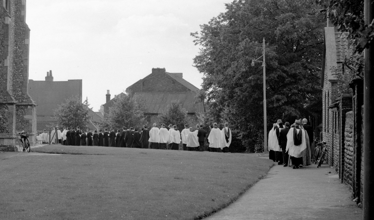 Photograph. Choir Procession in St Nicholas Churchyard (North Walsham Archive).