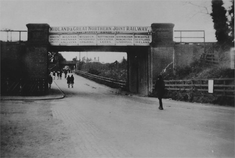 Photograph. M&GN Railway Bridge, Norwich Road, North Washam
High School members approaching Paston swimming pool for their swimming sports.
Mike Ling Collection (North Walsham Archive).