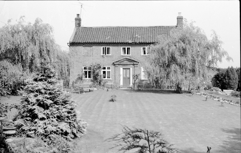 Photograph. Pond Cottage, Banningham. (North Walsham Archive).