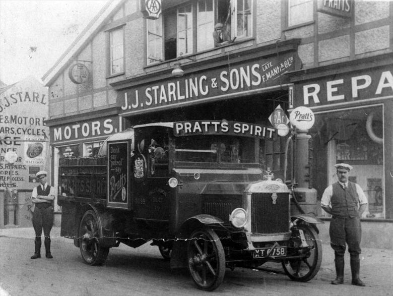 Photograph. Starling's Garage, Norwich Road, North Walsham (North Walsham Archive).