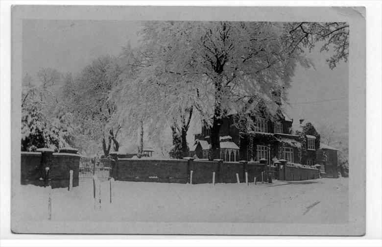 Photograph. Tudor House, Grammar School Road, North Walsham, in the snow. (North Walsham Archive).