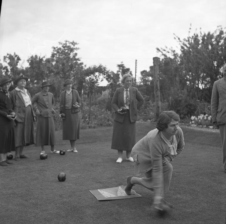 Photograph. Women's Institute - lawn bowls (North Walsham Archive).