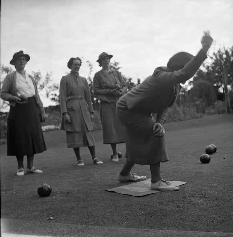 Photograph. Women's Institute - lawn bowls (North Walsham Archive).